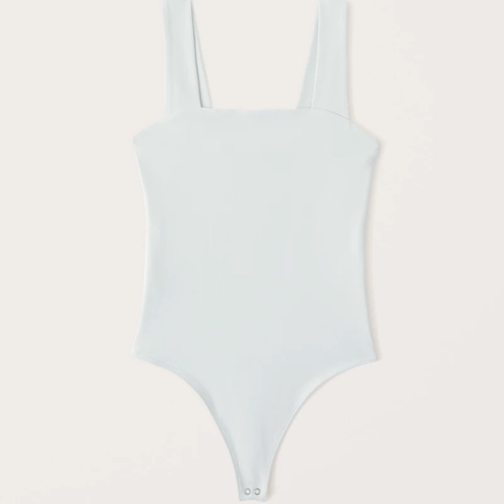 NWOT! Double-Layered Seamless Fabric Squareneck Bodysuit.